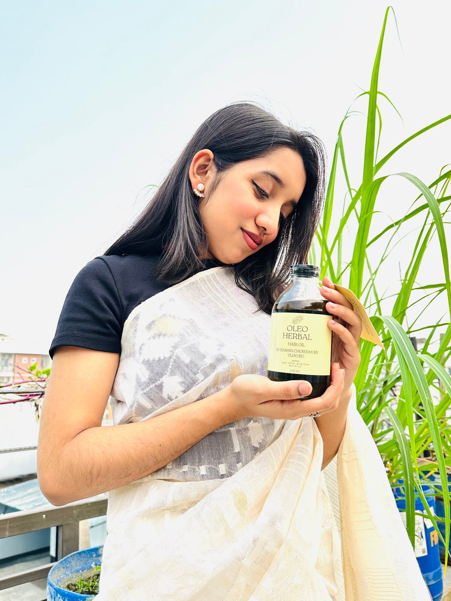 ২৫০ মিলি হারবাল হেয়ার অয়েল (Works like Magic)